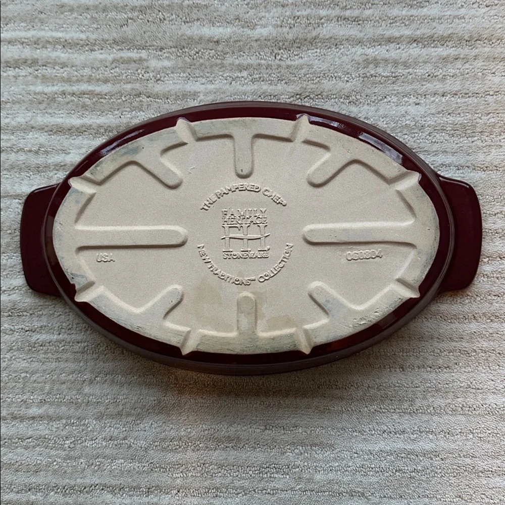 Like New PAMPERED CHEF Family Tradition Stoneware Oval Baker Casserole Cranberry